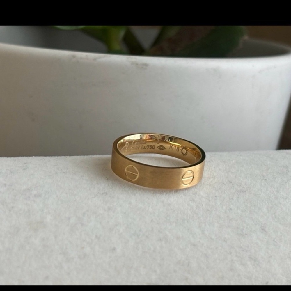 Gold Ring with Screw Motif - Picture 4 of 4